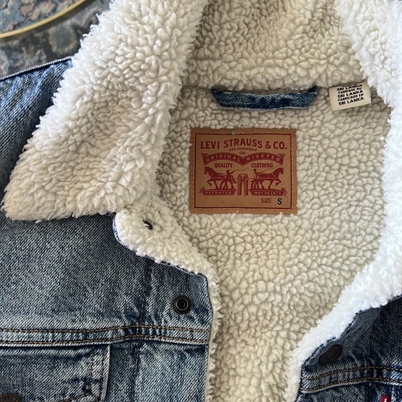 Levi fluffy jean jacket - Picture 4 of 4